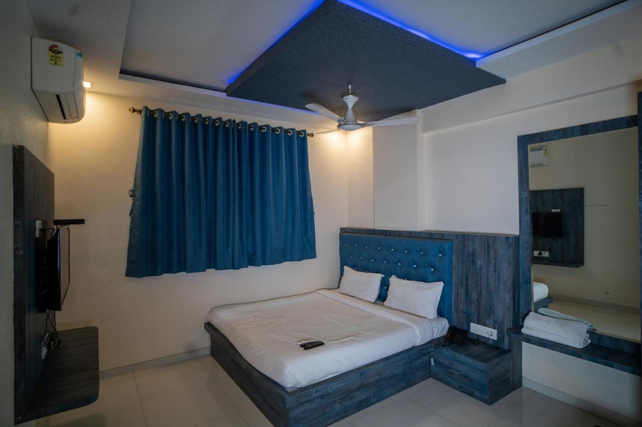Hotel Mari Aai Residency ナビムンバイ エクステリア 写真