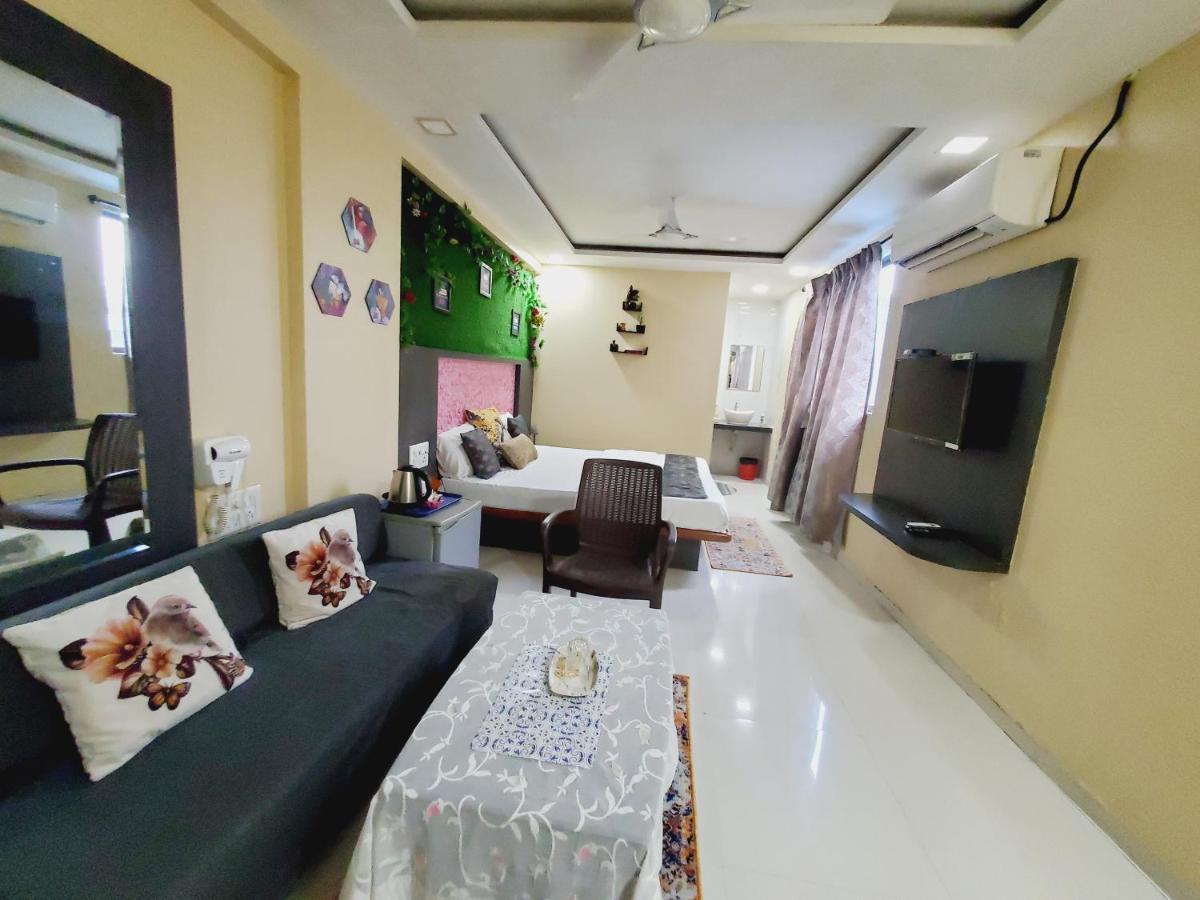 Hotel Mari Aai Residency ナビムンバイ エクステリア 写真