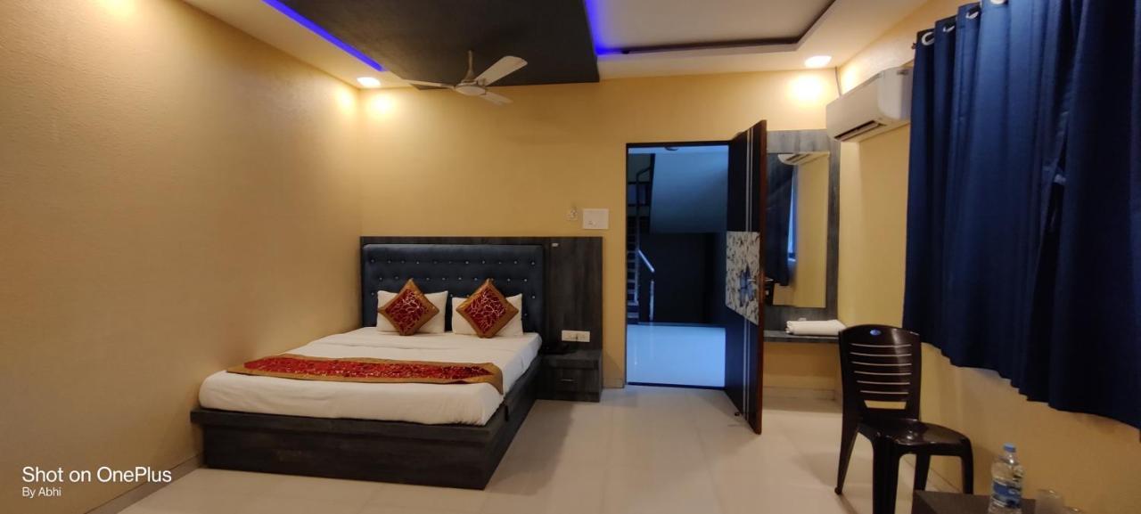 Hotel Mari Aai Residency ナビムンバイ エクステリア 写真