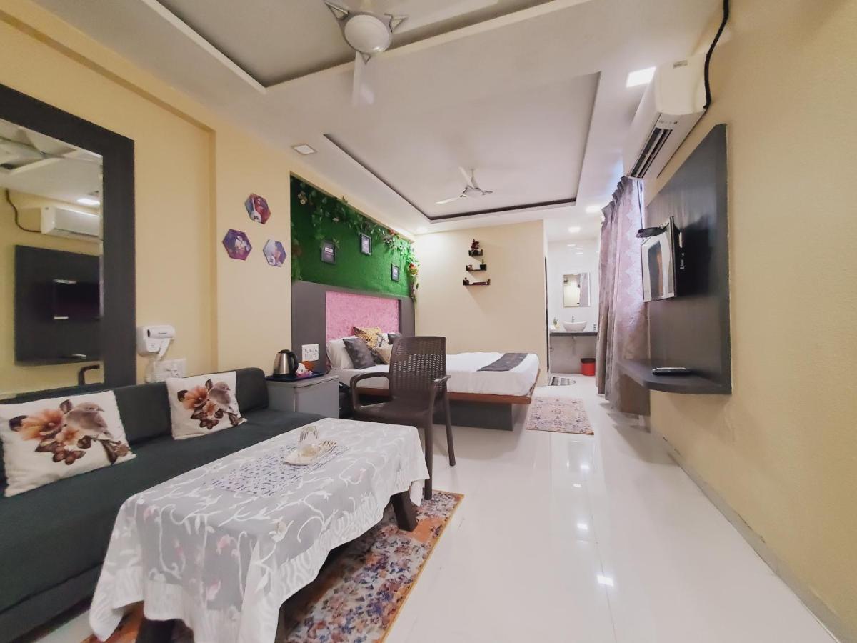 Hotel Mari Aai Residency ナビムンバイ エクステリア 写真