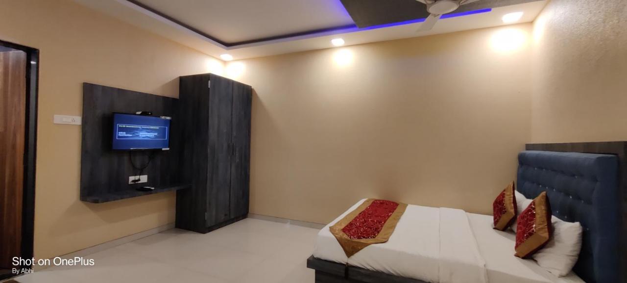 Hotel Mari Aai Residency ナビムンバイ エクステリア 写真