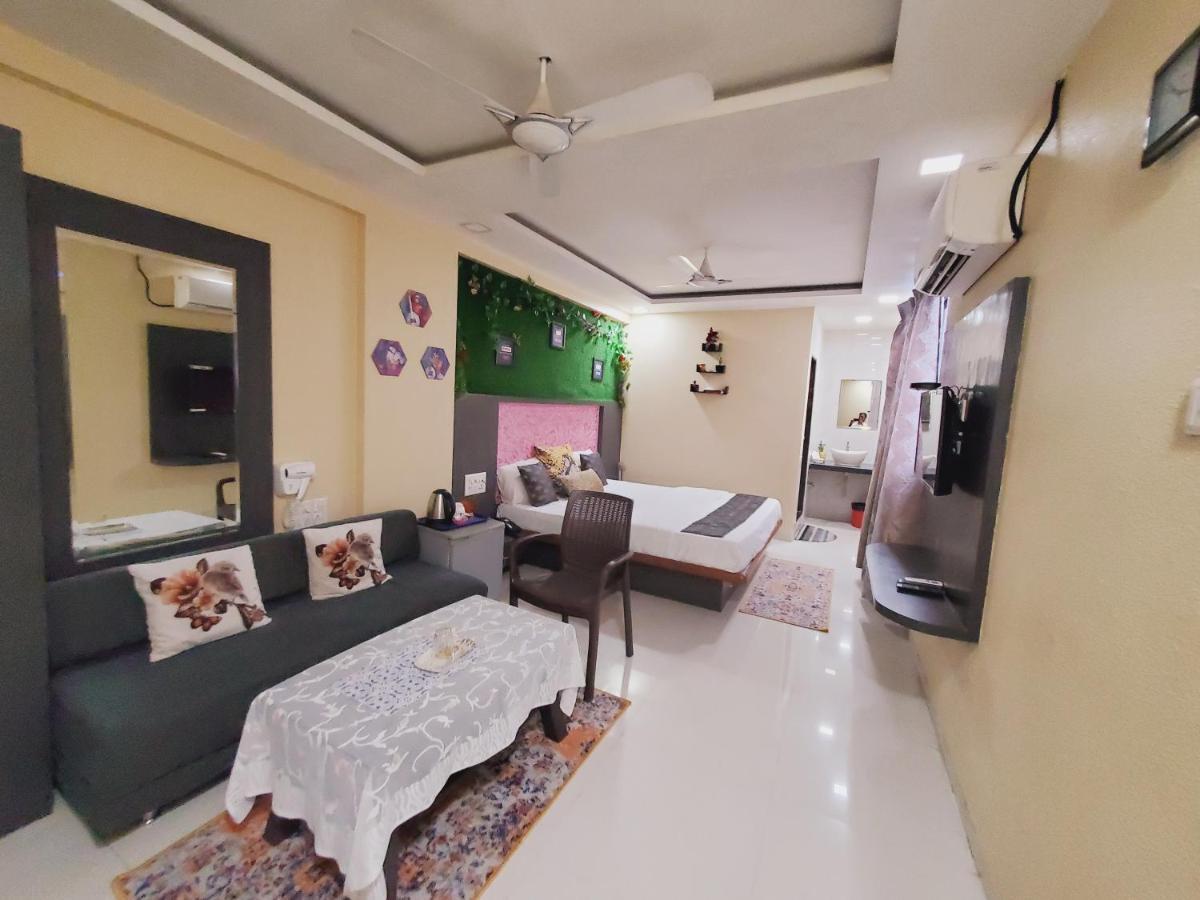 Hotel Mari Aai Residency ナビムンバイ エクステリア 写真